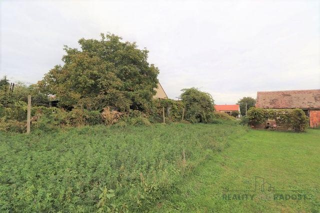 Prodej pozemku pro stavbu domu a zahrady o CP 1815m2 v Lechovicích, STP a zahrada Lechovice 1815m2