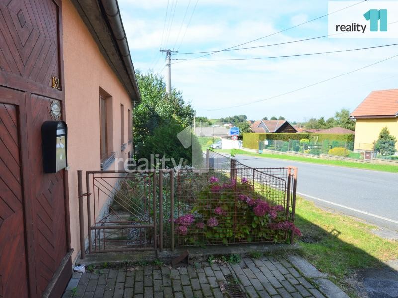 Prodej rodinného domu, dvě bytové jednotky, pozemek 1139m2, Vyskytná u Pelhřimova
