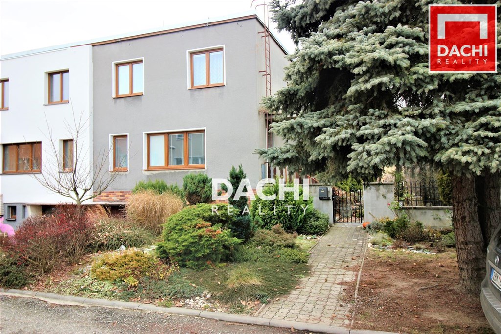 Prodej rodinného domu 5+kk (160 m²) se zahradou 350 m² v obci Dolany