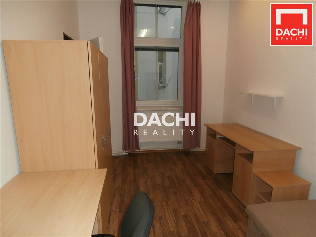 Pronájem 1.místa ve 2.lů pokoji pro studentku  v bytě 7+1, 15 m², Olomouc, ul. Palackého