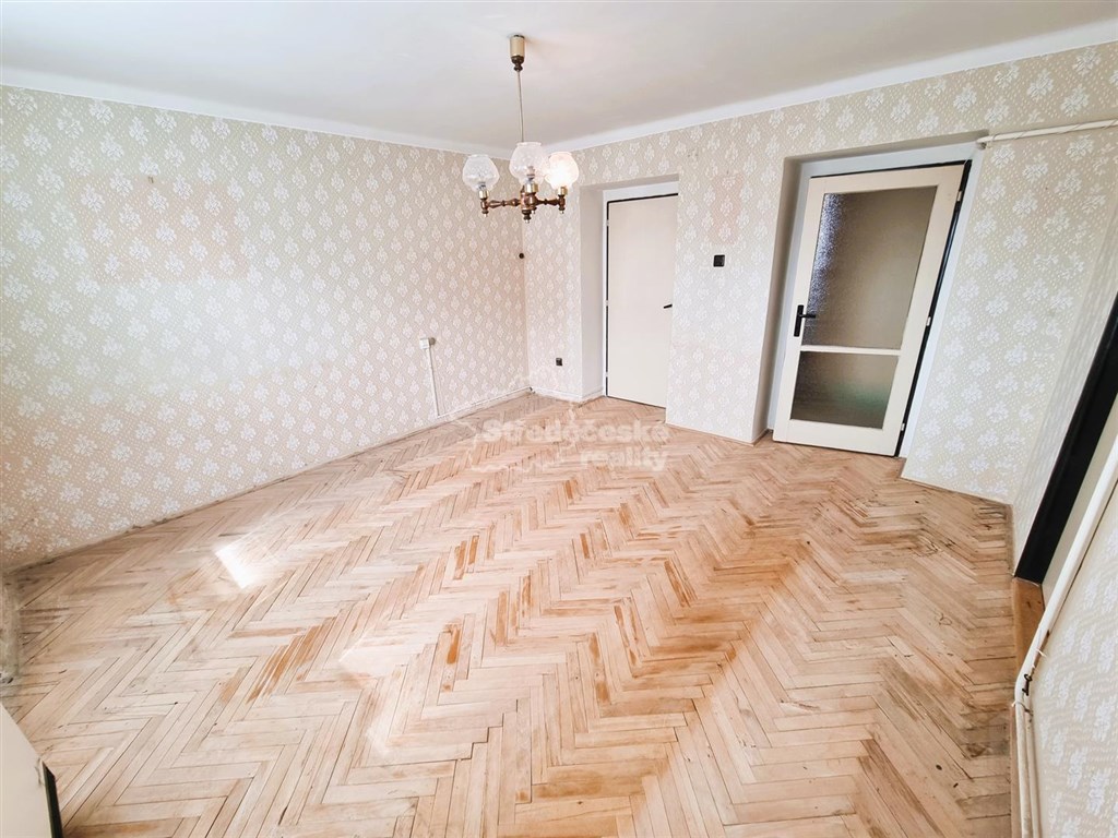 Prodej/pronájem bytu 2+1/balkon/sklep, 61m2, OV, cihla, 1.patro, Sezemická ul., Pardubice, k rekonstrukci