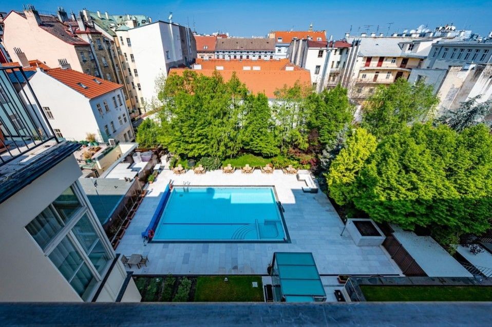 Luxusní mezonetový byt 3+kk s terasou a bazénem na Vinohradech, ulice Italská, 107m2