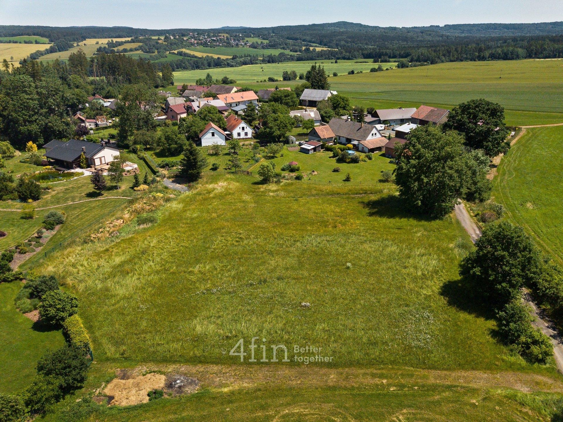 Prodej lukrativního stavebního pozemku, 2476 m2, Mirošov, okres Rokycany