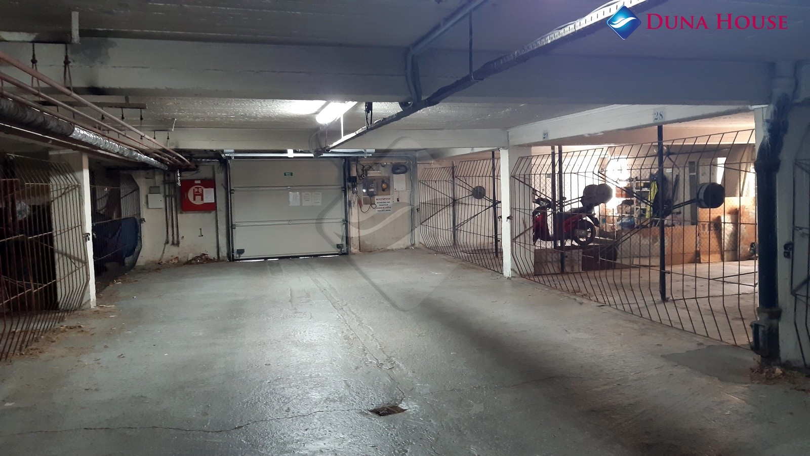 Prodej garážového stání, Praha 4 - Michle.