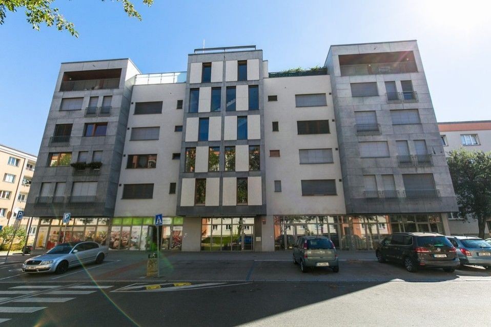 Investice - luxusní obchodního prostor 218 m2 Praha 6 - Petřiny