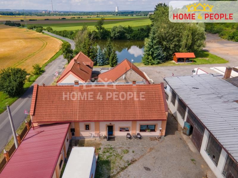 Prodej rodinného domu o třech bytových jednotkách Přívory - Všetaty