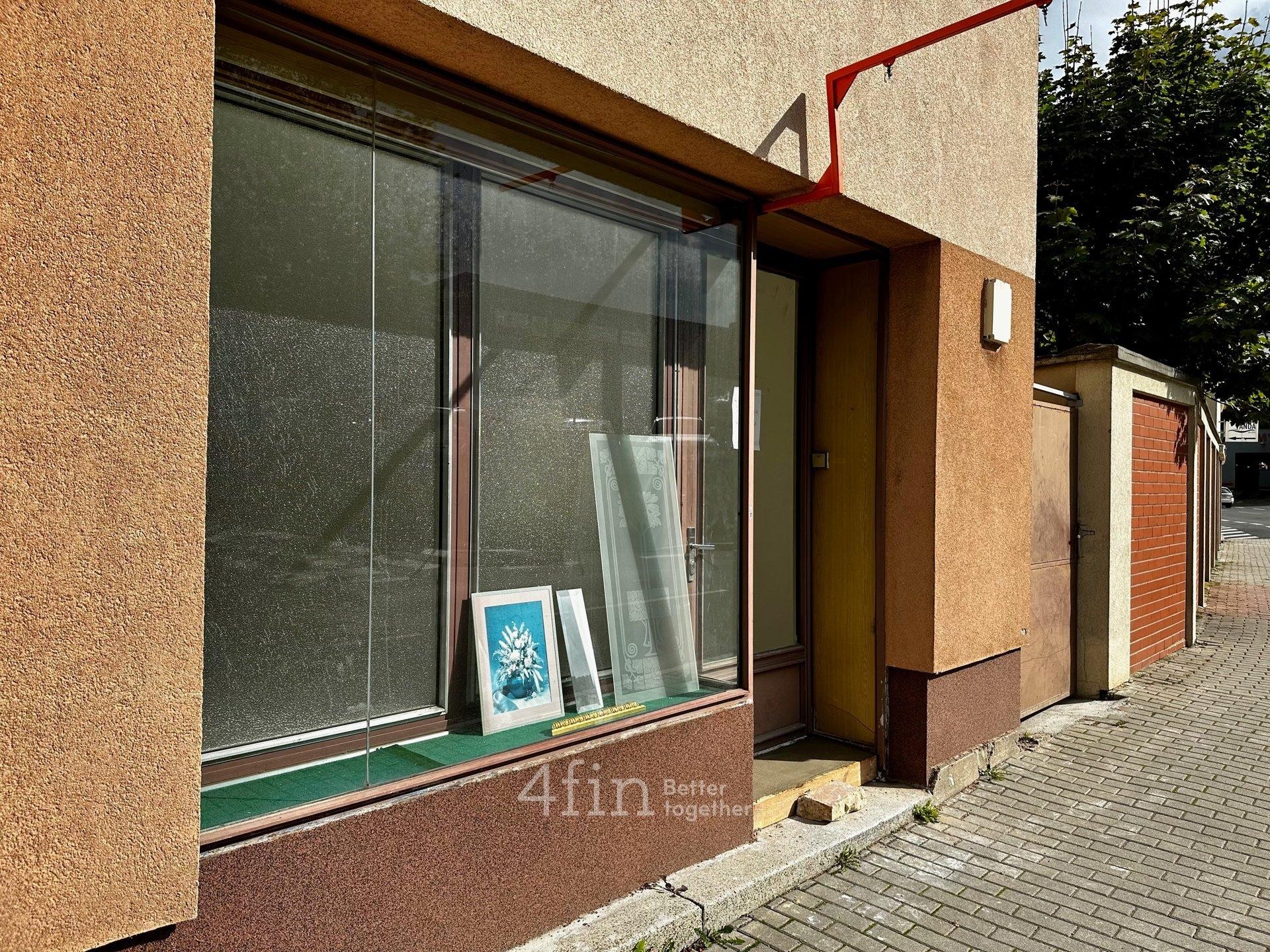 Pronájem pěkných nebytových prostor po rekonstrukci s výlohou, 43 m2 Praha 6 - Veleslavín