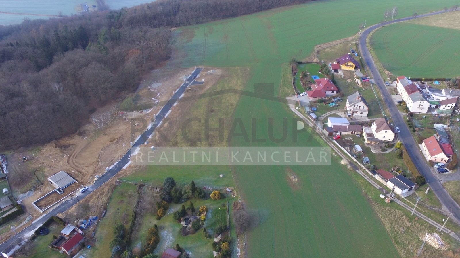 Prodej stavebního pozemku na kraji obce Hosín, výměra 774 m2