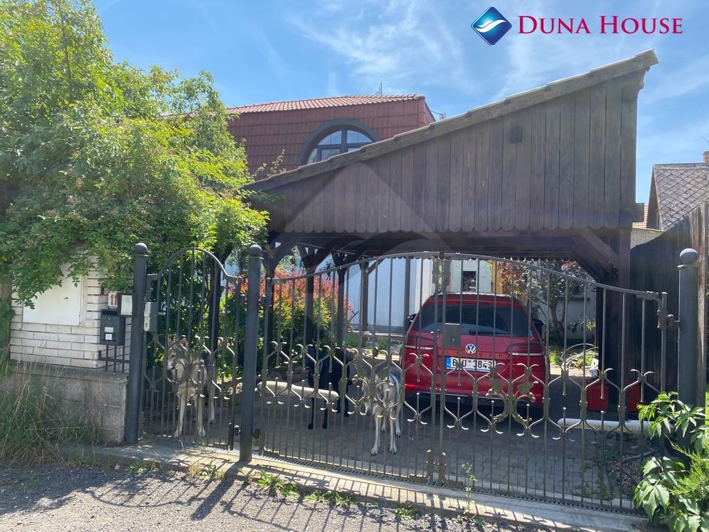 Prodej úsporného RD 4+KK s pozemkem 712 m², Nový Vestec, Praha - východ.