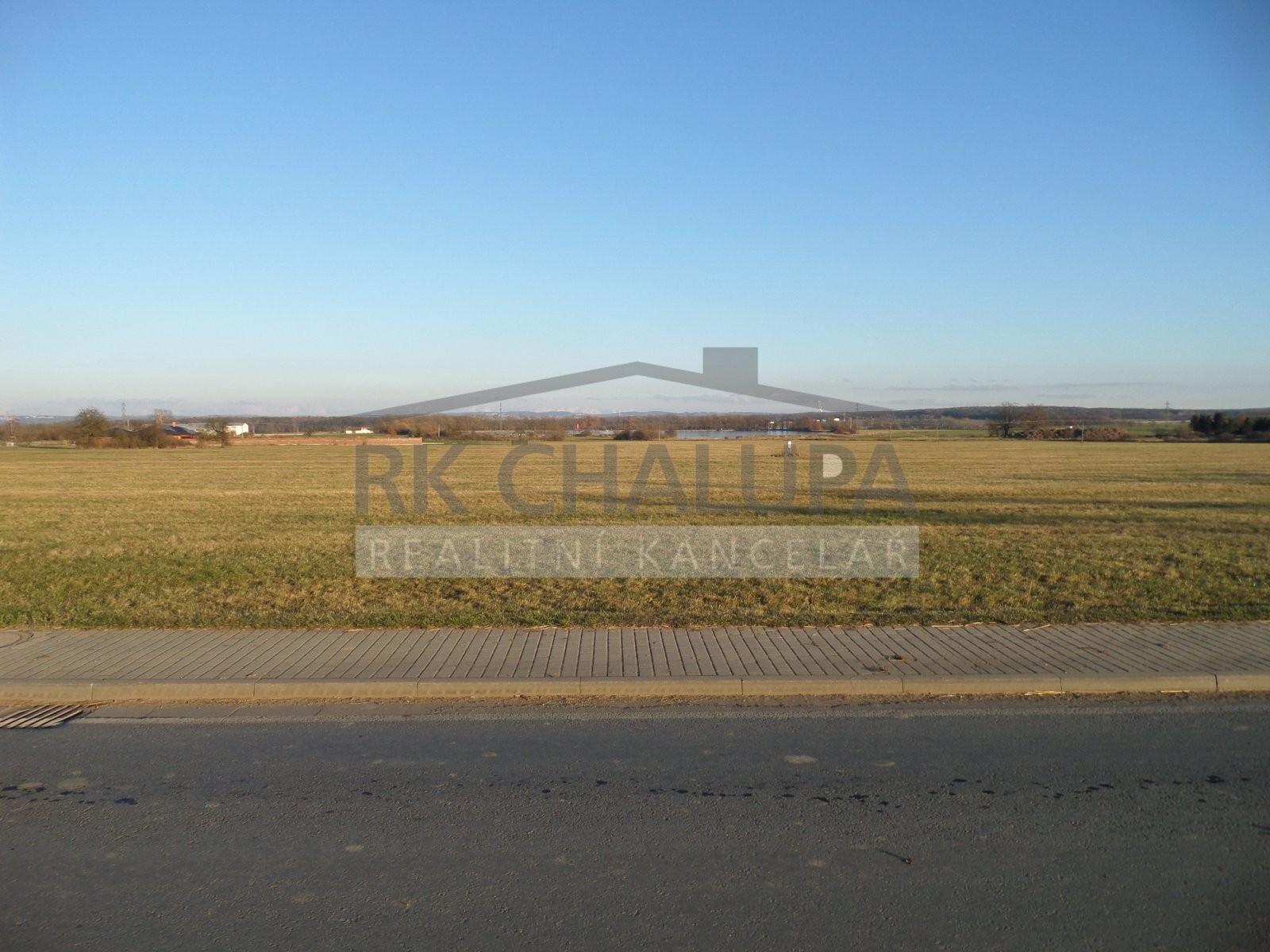 Prodej pozemku v Křenovicích u Dubného, celkem 14.406 m2, u zastavitelného území, investice