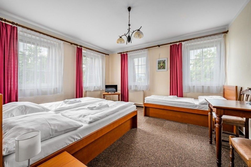 Prodej hotelu (B) 1550m2 na pozemku 3848m2, Liberec