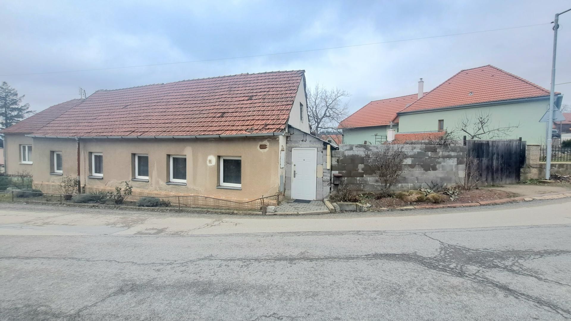 Prodej přízemního, polořadového RD Babice nad Svitavou,dvůr, vjezd