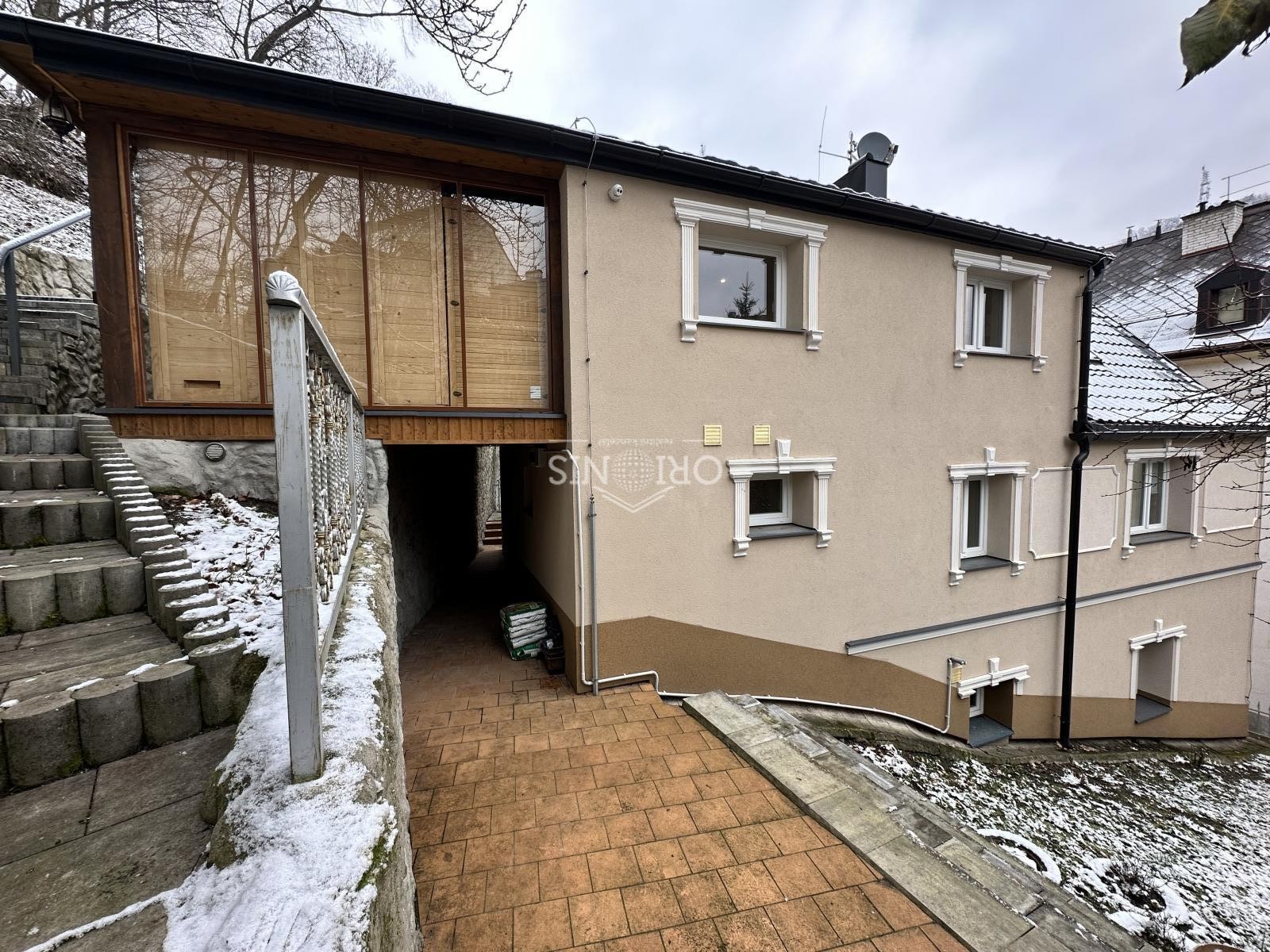 Prodej vily s garáží, kolonáda, Zámecký Vrch. Karlovy Vary 