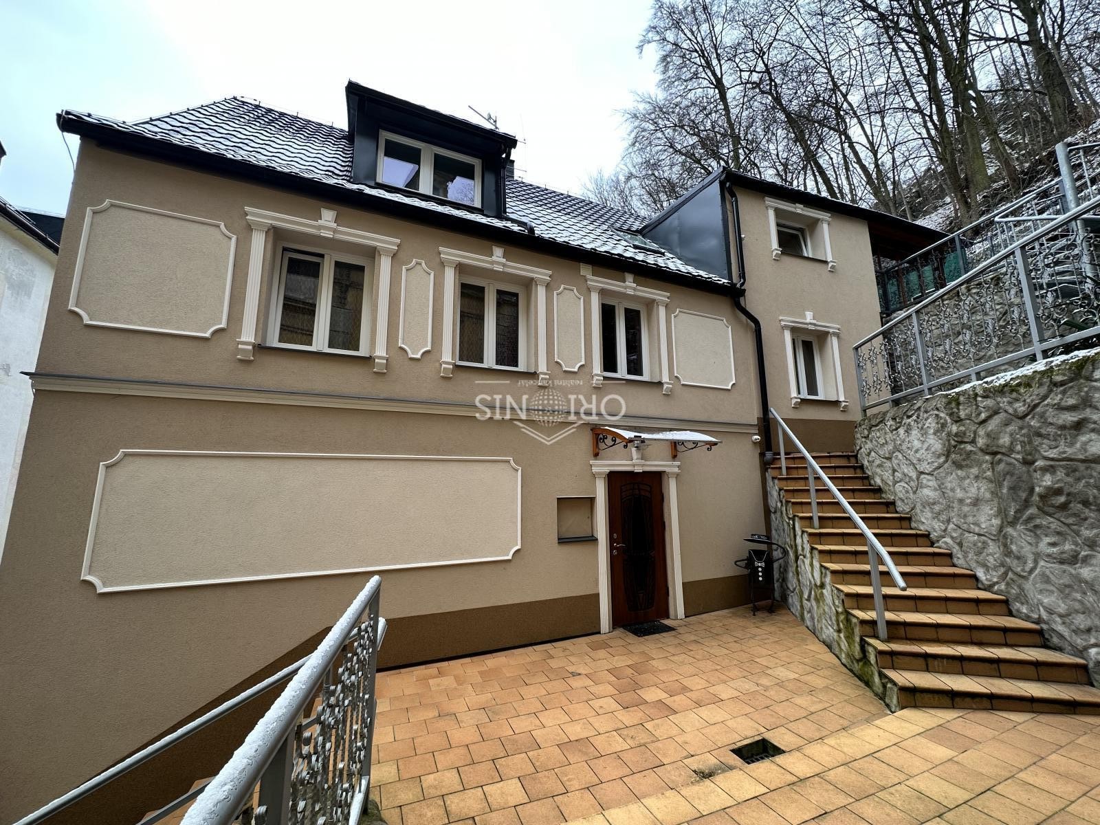 Prodej vily s garáží, kolonáda, Zámecký Vrch. Karlovy Vary 