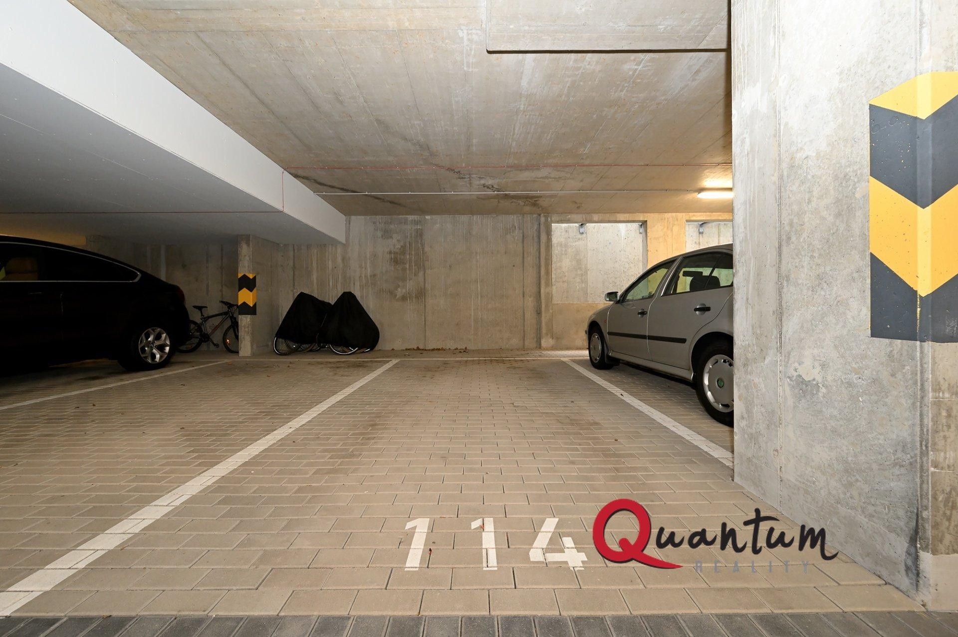 Exkluzivně: prodej garážového stání cca 13 m2, Praha 5 - Stodůlky, Britská čtvrť