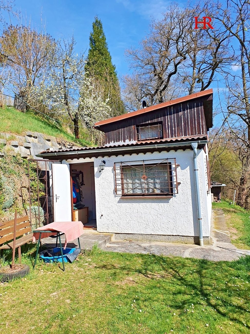 Prodej 2 chat u obce Kochánky – o. Mladá Boleslav