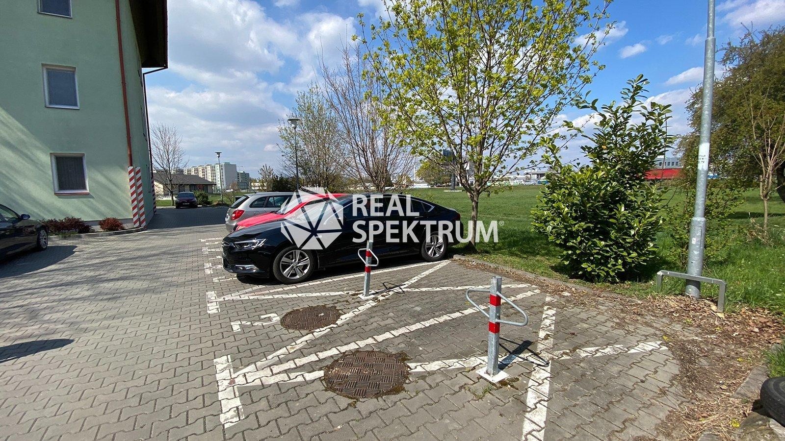 Prodej parkovacího stání - Brno - Komárov / ulice Lomená
