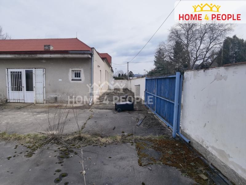 Prodej RD se st.,povolením a projektem, 3 X byt, 3 X apartmány, parkovací stání, Dobřichovice