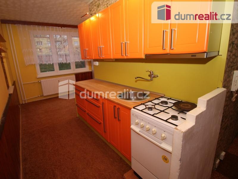 Pěkný udržovaný byt 2+1 ve zvýšeném přízemí panelového domu v Sokolově