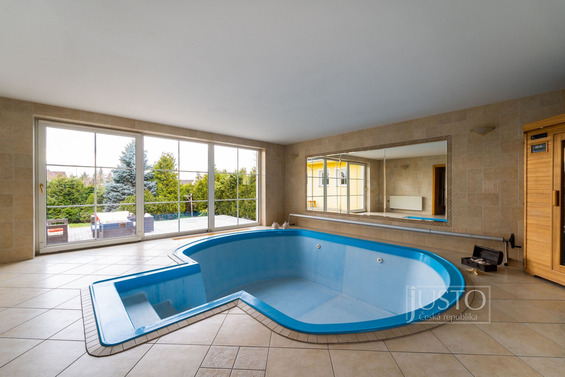 Prodej rodinného domu, 405 m² (1735 m²) - České Budějovice