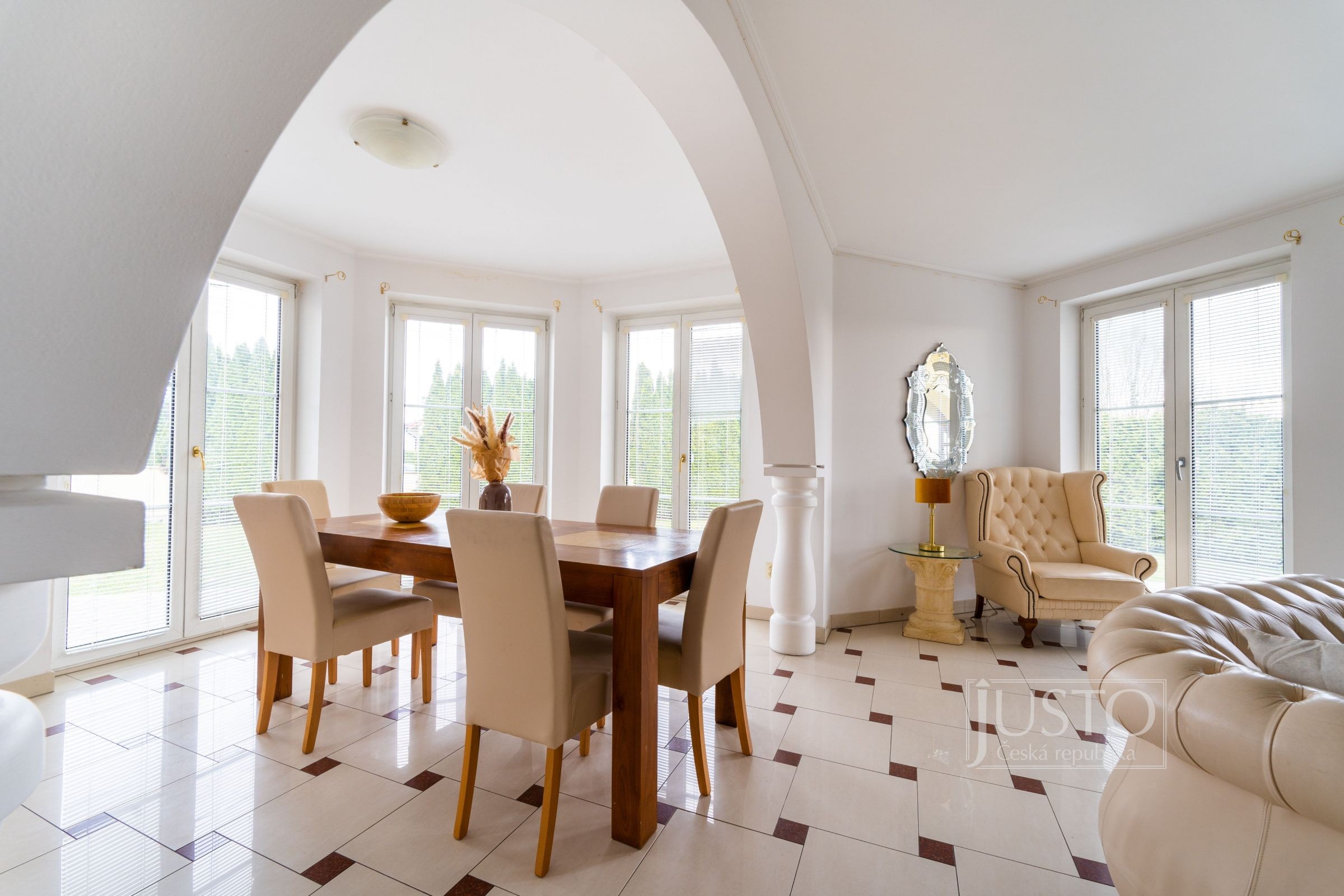 Prodej rodinného domu, 405 m² (1735 m²) - České Budějovice