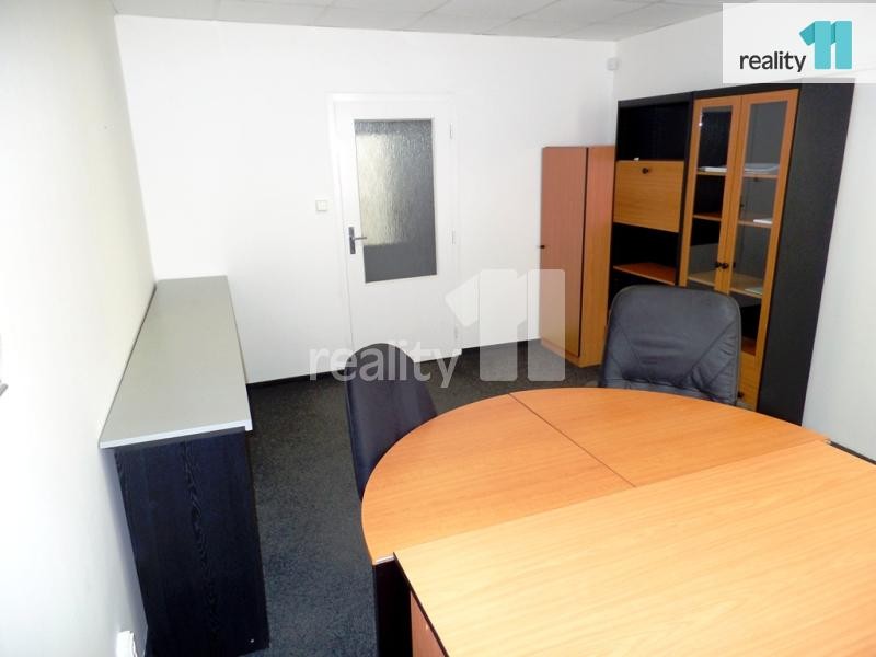 Pronajmu kancelář v přízemní administrativní budovy, 17 m2, Zdiměřice, Jesenice, Praha západ