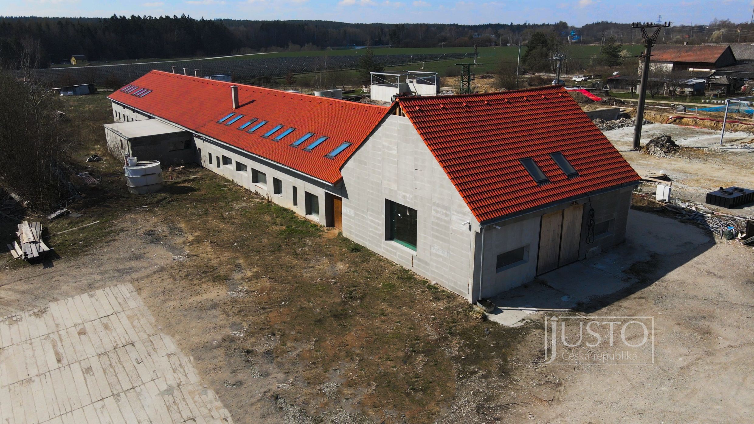 Prodej komerčního objektu, prostoru 834 m², pozemek 2314 m², Ševětín (České Budějovice)