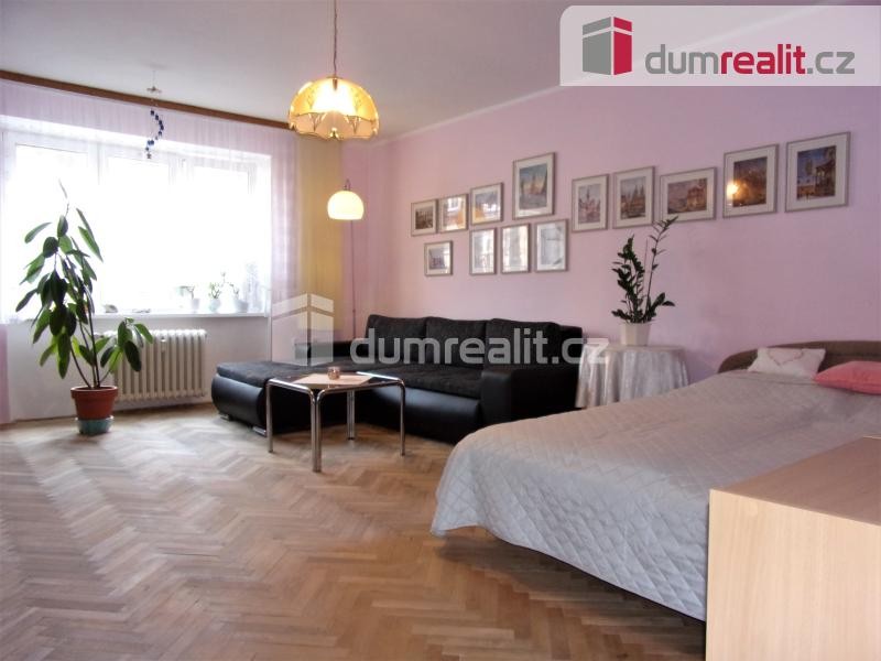 Prodej bytu 2+1, 61 m2, Drahovice, ul. nám. V. Řezáče