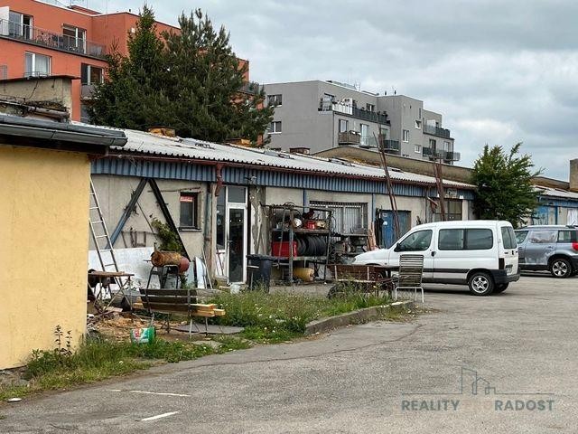 Prodej  stavebního pozemku (2215m2) pro komerční výstavbu v Hostivicích, (okr.Praha-západ)