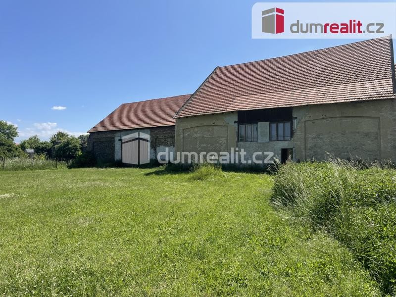Prodej bývalé zemědělské usedlosti v obci Milčice okres Nymburk