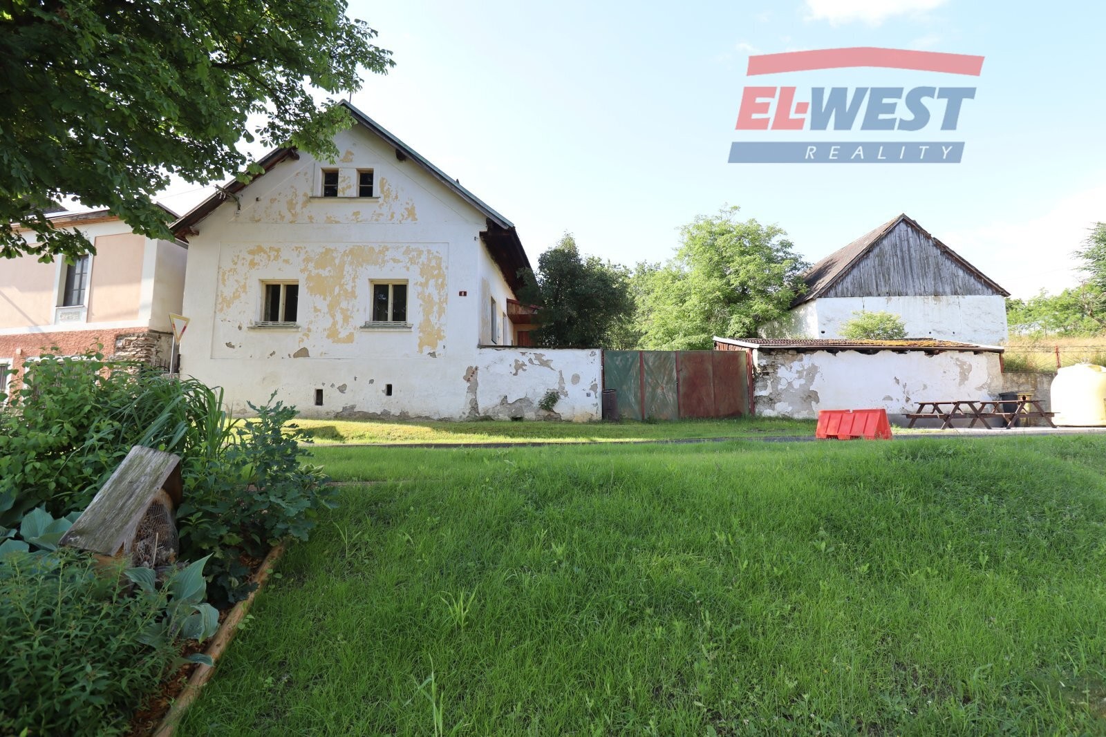 Prodej rodinného domu  se stavebním pozemkem a stodolou v Kadešicích u Sušice (cena dohodou)