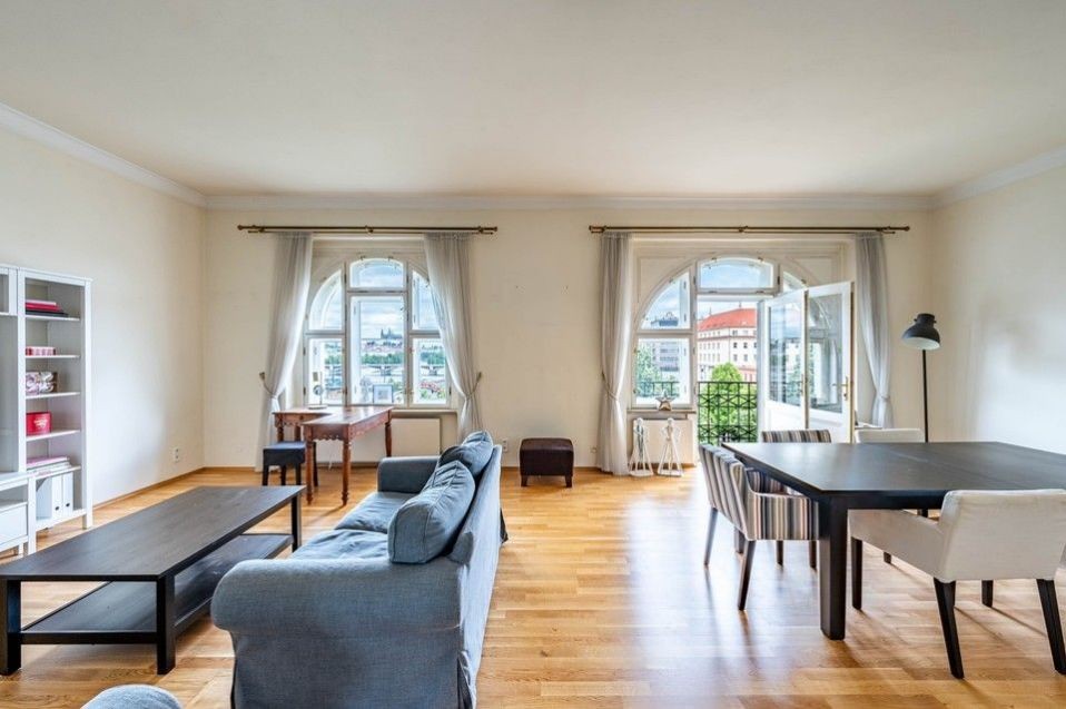 Pronájem luxusního bytu 4+1, 150 m2 + balkon s výhledem na Vltavu, Palackého nám., ul. Dřevná, Nové 