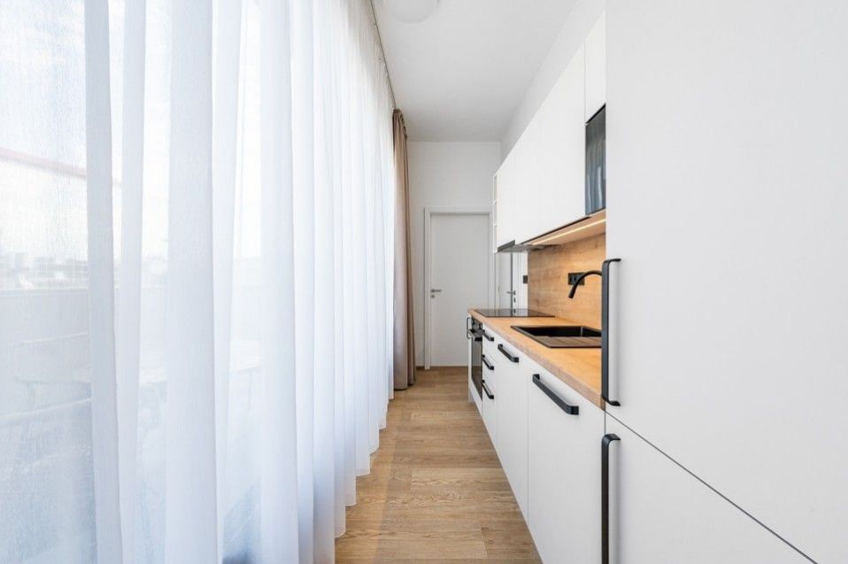 Pronájem designového bytu, 2kk, 71m2, s terasou, Praha, Karlín