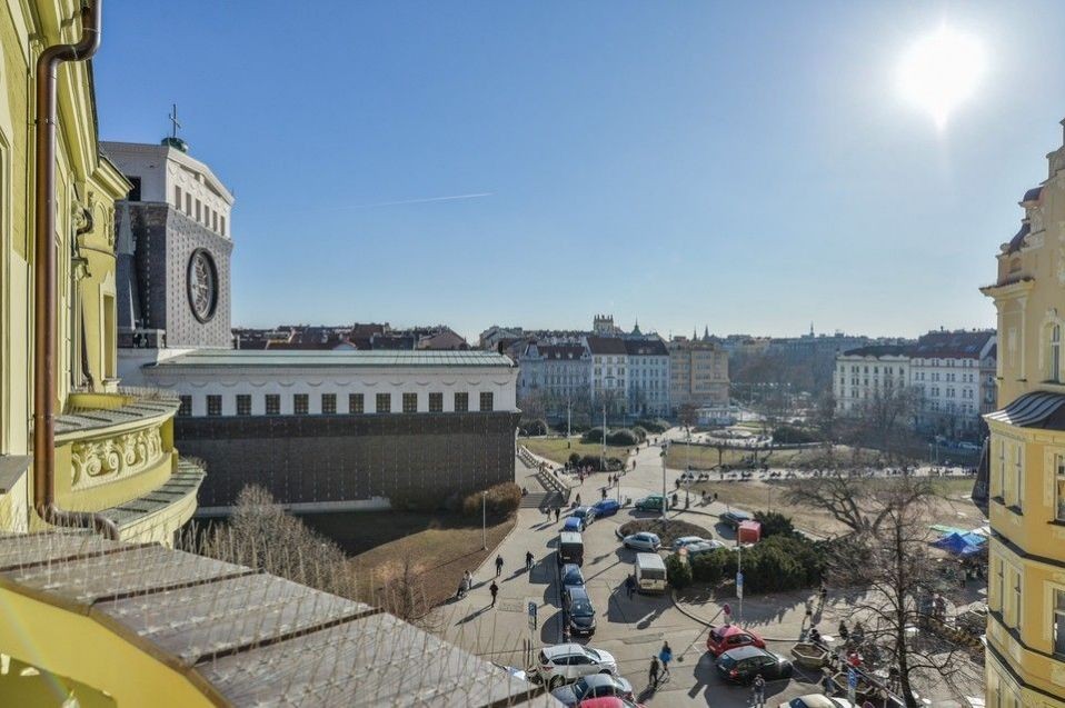 Pronájem bytu 4kk(163m2),  parkovací místo, Praha Vinohrady -Laubova