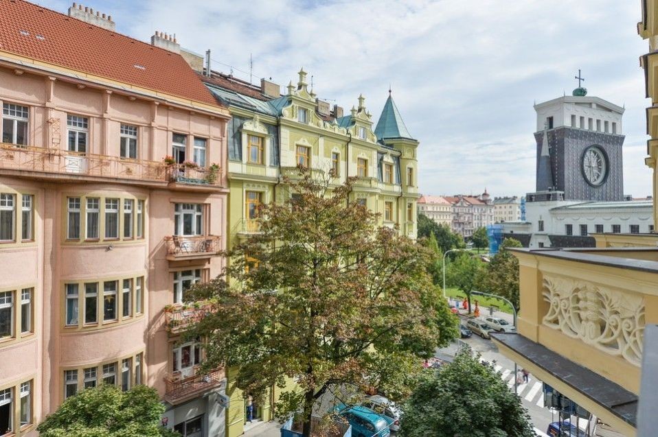 Pronájem bytu 3kk,  parkovací místo, Praha Vinohrady - nám.Jiřího z Poděbrad