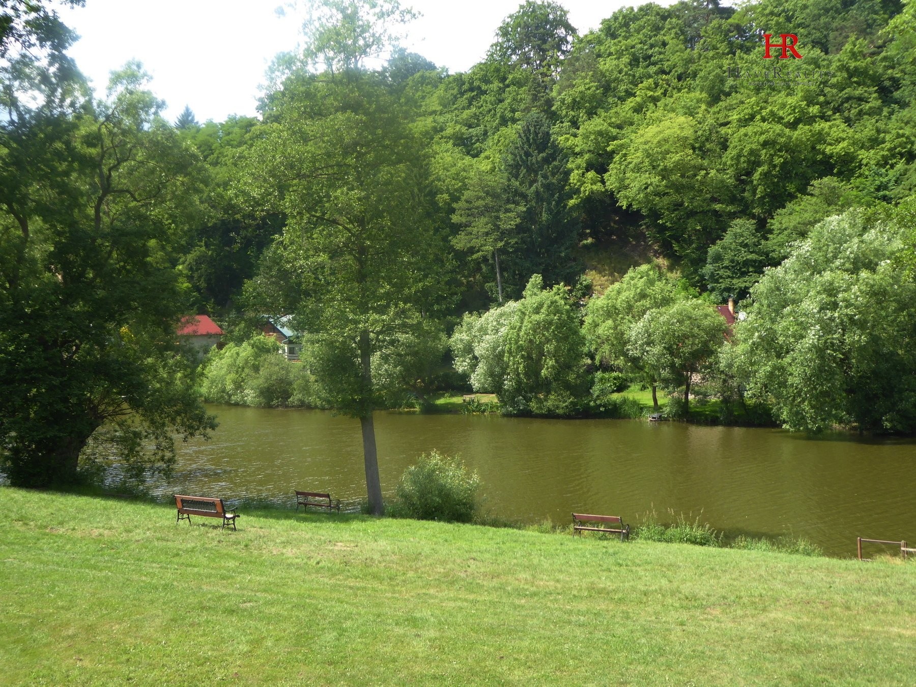 Nabízíme rekreační areál přímo u řeky Sázavy, výměra 9.312 m2, Sedliště, Sázava, okr. Benešov 