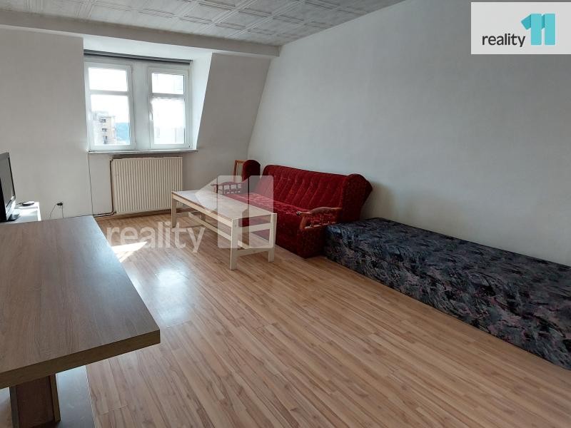 Prodej slunného bytu 2+1 o 74m2 v OV v Karlových Varech ve čtvrti Rybáře.