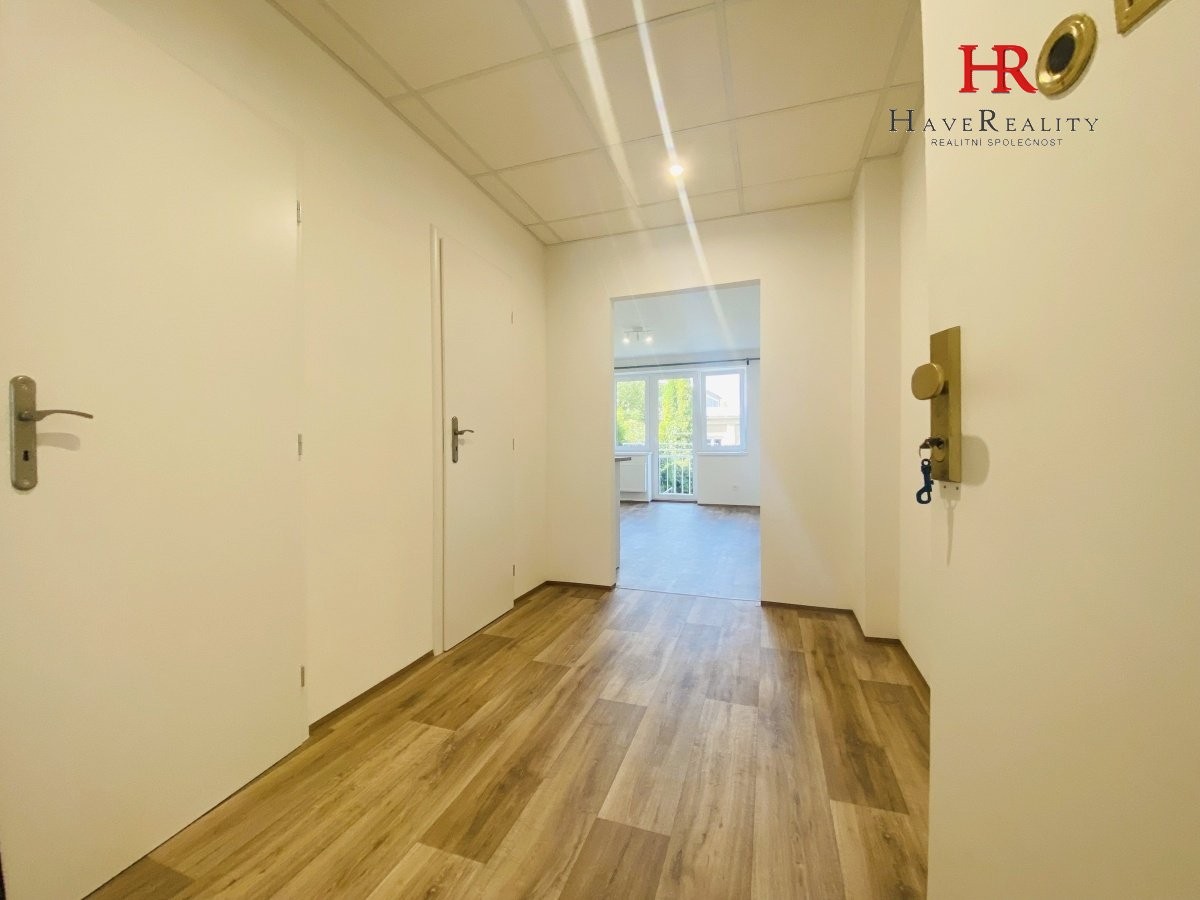 Pronájem bytu 2+kk, 46m2, po celkové rekonstrukci, Benešov.
