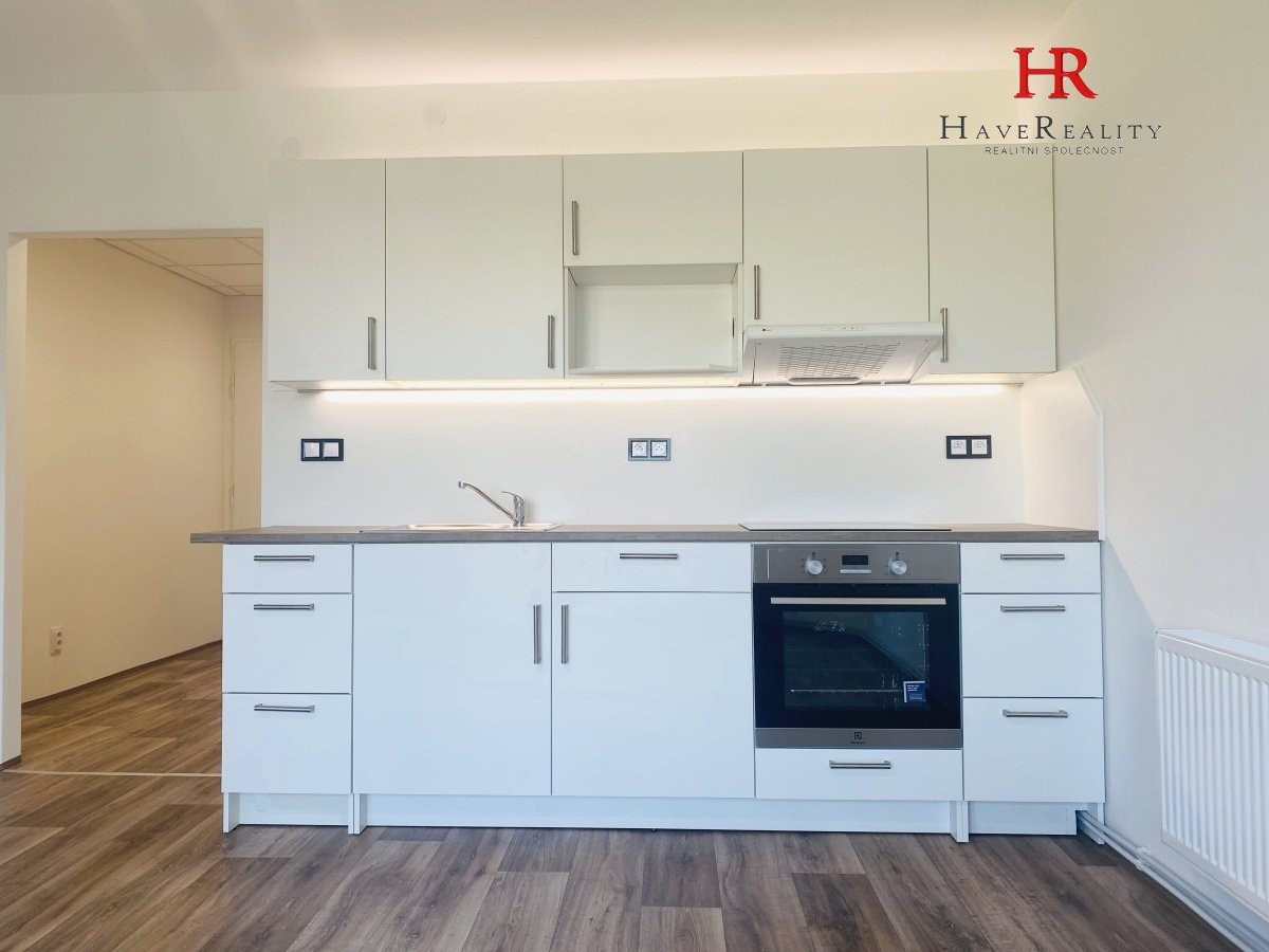 Pronájem bytu 2+kk, 46m2, po celkové rekonstrukci, Benešov.