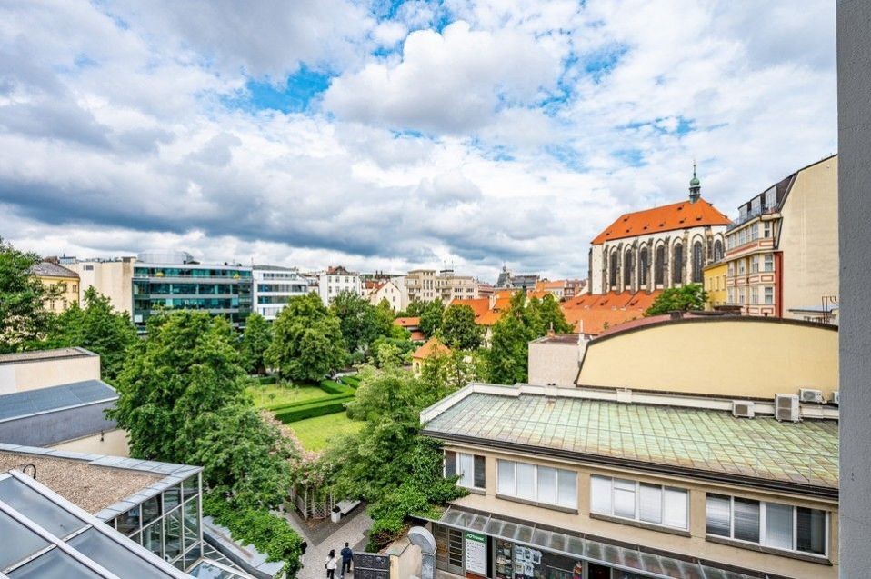 Pronájem šesti propojených kanceláří, 167 m2, Vodičkova, Praha 1