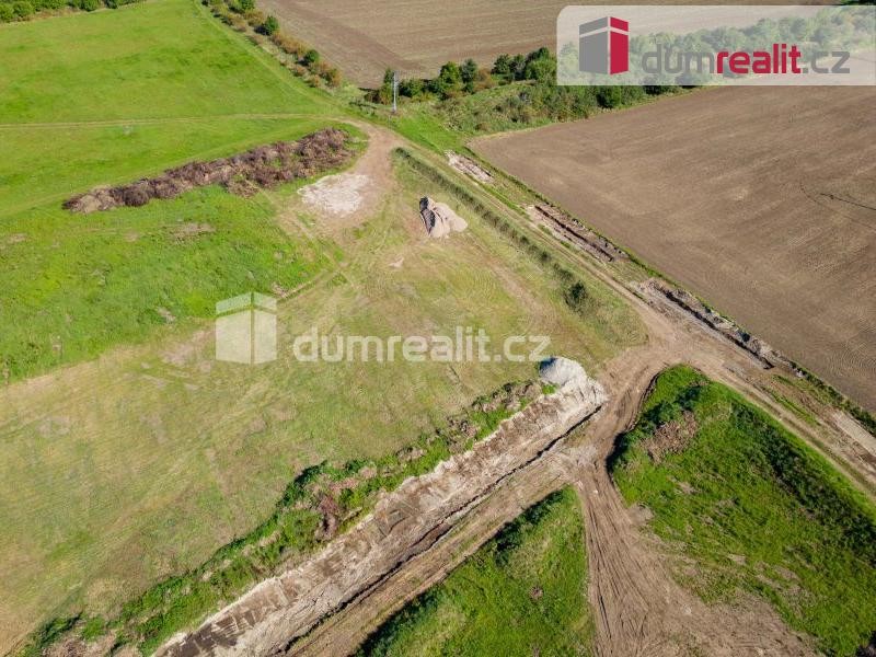 Prodej nově zasíťovaného jižně orientovaného pozemku plochy 1029m2 v malebné obci Čakovičky