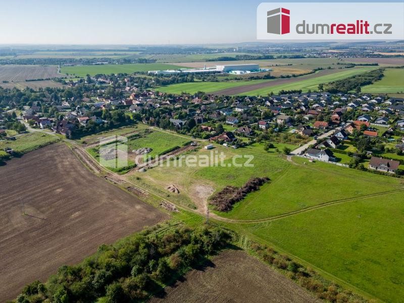 Prodej nově zasíťovaného rovinatého pozemku plochy 890m2 v malebné obci Čakovičky