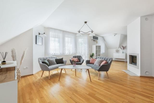 Krásný velký dům 6+2 s úchvatnou zahradou | Absolutní soukromí | Dvougaráž | 276 m2 | Řepiště, okr.