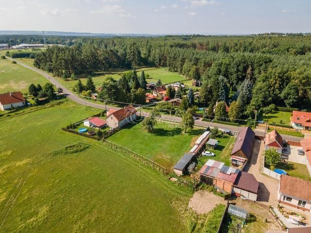 Prodej rozlehlého rovinatého pozemku v obci Bílé Vchynice nedaleko Kladrub nad Labem!