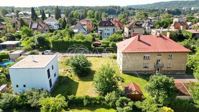 Prodej stavebního pozemku pro činžovní dům, nebo i parkovací dům