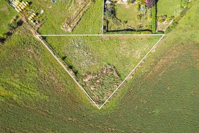 Prodej pozemku určeného k bydlení 995 m2 - Bílé Břehy - Hořín u Mělníka