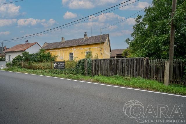 Prodej RD, přilehlá hospodářská stavení a velké pozemky pro výstavbu 4239 m2