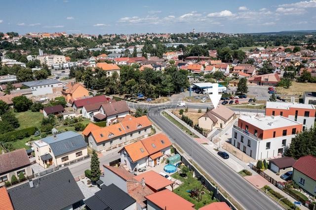 Na prodej víceúčelový rodinný dům, 2 bytové jednotky, 336m2, ul. Bratří Bendů, Benátky nad Jizerou