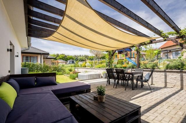 Na prodej rodinný dům 3+kk s garáží a terasou, 142m2, ul. Slunečná, Babice u Říčan