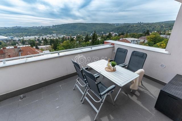 Prodej bytu 5+1 (160 m2), Brno - Masarykova čtvrť, terasa, 2 balkony, krb